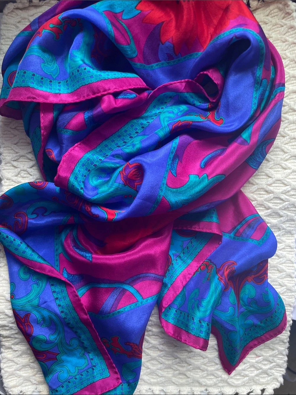 VTG L. CLAIBORNE SILK SCARF